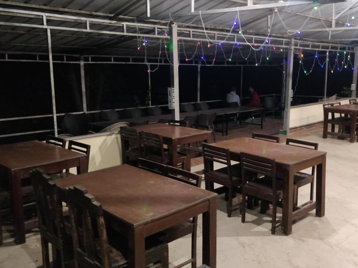 Camp High 5 Jayalgarh Hotel Dāngchura Buitenkant foto